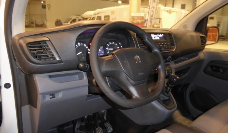 
								Peugeot Expert Combi BlueHDi 115 CV Standard 9 plazas lleno									