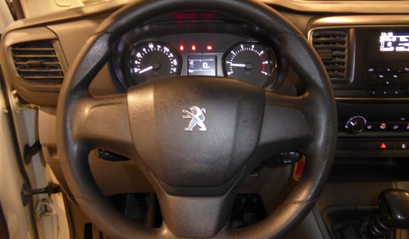 
								Peugeot Expert Combi BlueHDi 115 CV Standard 9 plazas lleno									