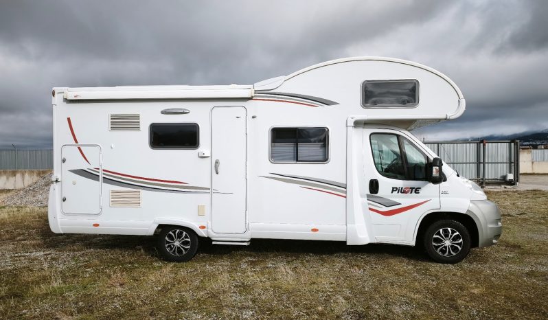 
								PILOTE AVENTURA A710 CAPUCHINA 6 P. LITERAS lleno									