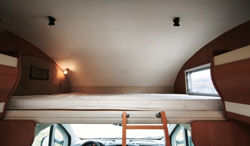 
								PILOTE AVENTURA A710 CAPUCHINA 6 P. LITERAS lleno									