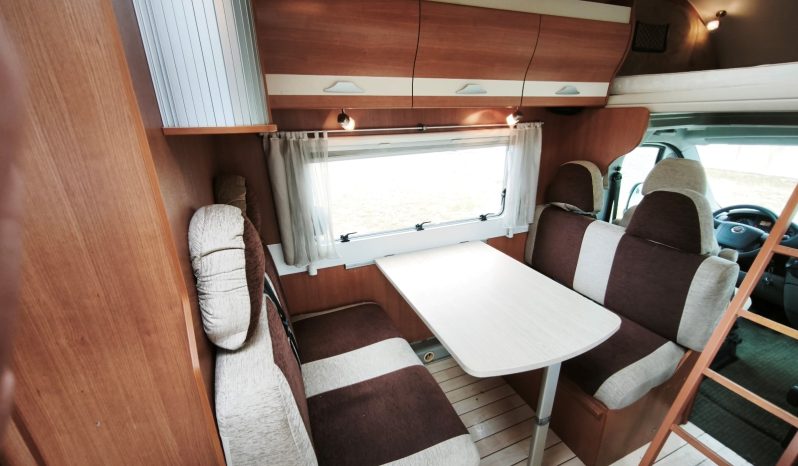 
								PILOTE AVENTURA A710 CAPUCHINA 6 P. LITERAS lleno									