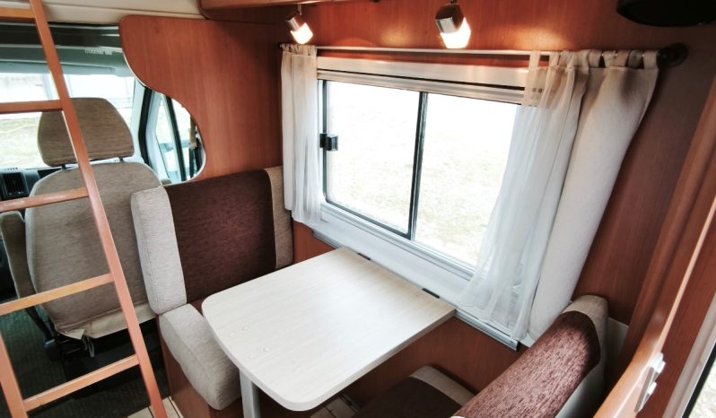 
								PILOTE AVENTURA A710 CAPUCHINA 6 P. LITERAS lleno									