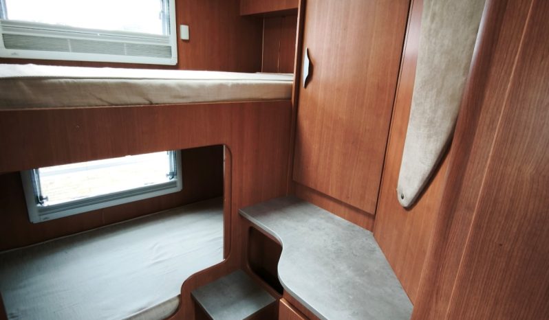 
								PILOTE AVENTURA A710 CAPUCHINA 6 P. LITERAS lleno									