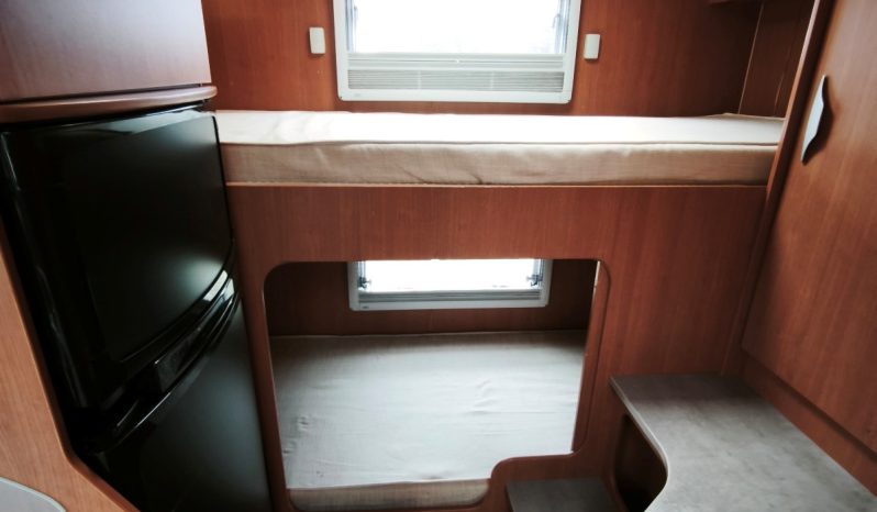 
								PILOTE AVENTURA A710 CAPUCHINA 6 P. LITERAS lleno									