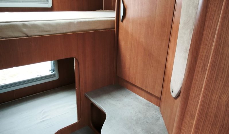 
								PILOTE AVENTURA A710 CAPUCHINA 6 P. LITERAS lleno									