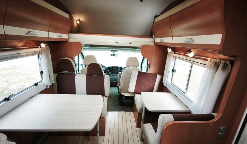 
								PILOTE AVENTURA A710 CAPUCHINA 6 P. LITERAS lleno									