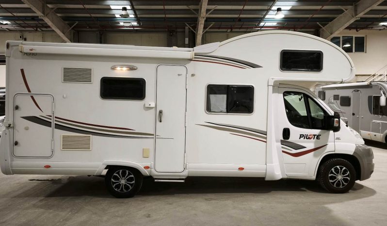 
								PILOTE AVENTURA A710 CAPUCHINA 6 P. LITERAS lleno									