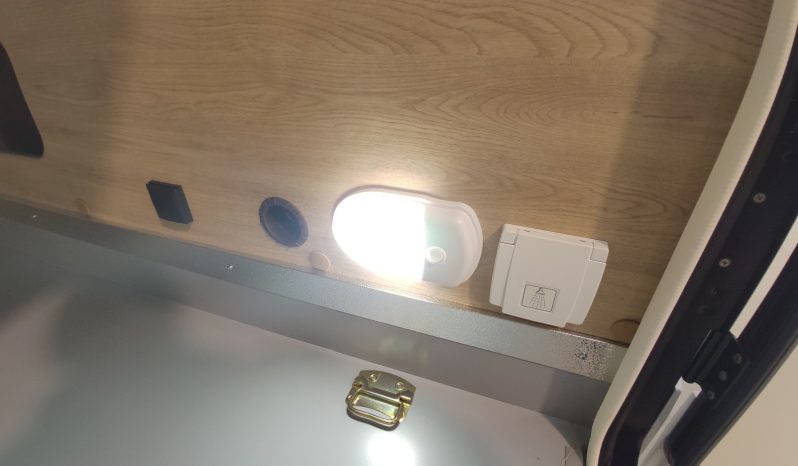 
								C.I. HORON 85xt Nueva, 165 CVS CAMBIO AUT. CAMAS GEMELAS + A.A. 12 VOLTS. lleno									