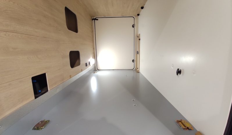 
								C.I. HORON 85xt Nueva, 165 CVS CAMBIO AUT. CAMAS GEMELAS + A.A. 12 VOLTS. lleno									