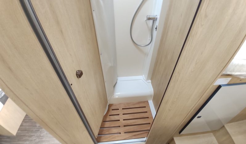 
								C.I. HORON 85xt Nueva, 165 CVS CAMBIO AUT. CAMAS GEMELAS + A.A. 12 VOLTS. lleno									