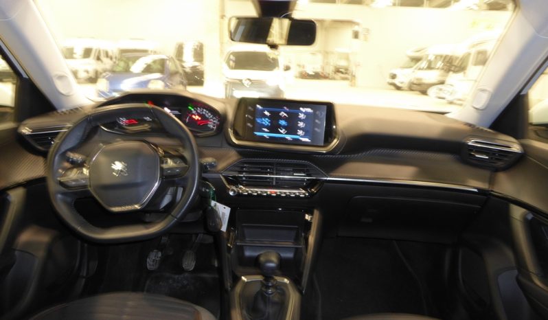 
								Peugeot 2008 Active 100 CV gasolina lleno									