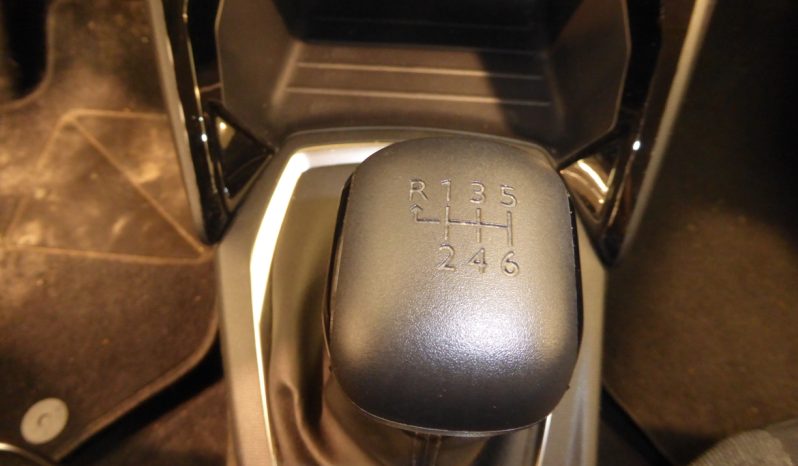 
								Peugeot 2008 Active 100 CV gasolina lleno									