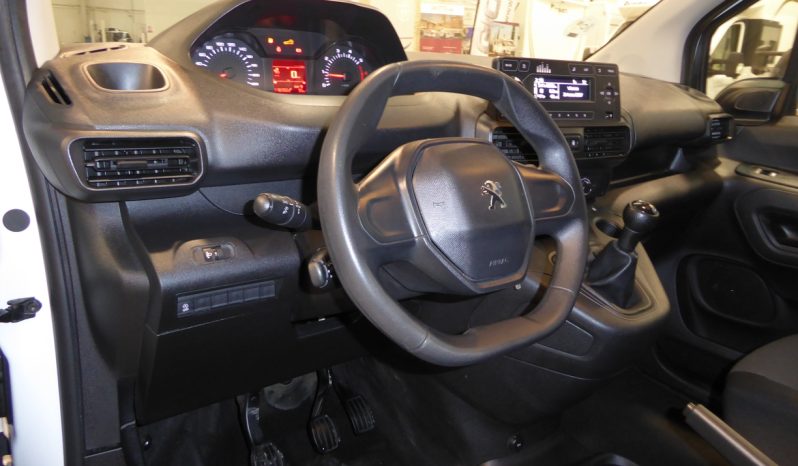 
								PEUGEOT Partner BlueHDi 100 CV lleno									