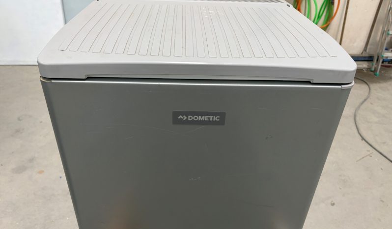 
								RENAULT TRAFIC 1.9 DCI 100 CVS CAMPERIZADA lleno									