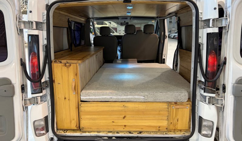 
								RENAULT TRAFIC 1.9 DCI 100 CVS CAMPERIZADA lleno									