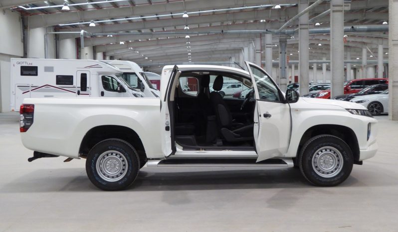 
								Mitsubishi L-200 CC 220 DID MPro lleno									