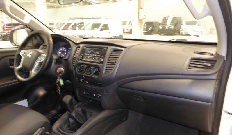 
								Mitsubishi L-200 CC 220 DID MPro lleno									