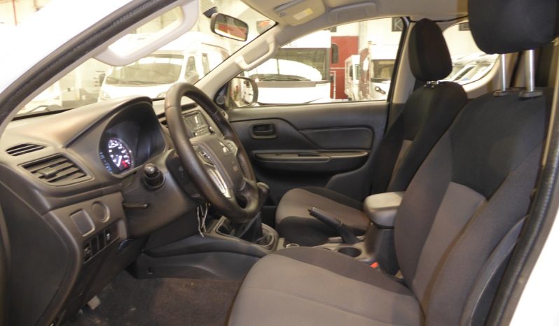 
								Mitsubishi L-200 CC 220 DID MPro lleno									