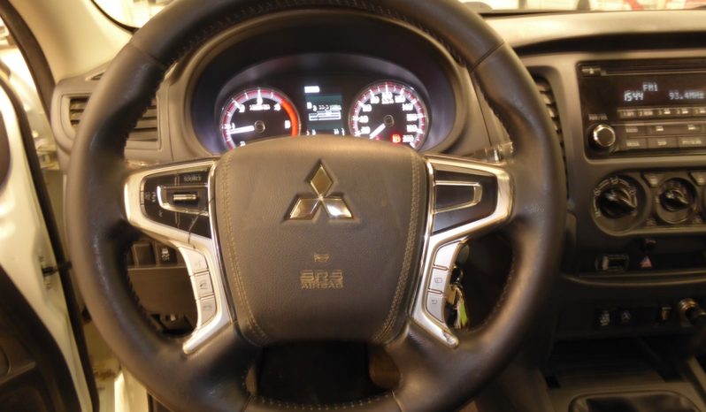 
								Mitsubishi L-200 CC 220 DID MPro lleno									