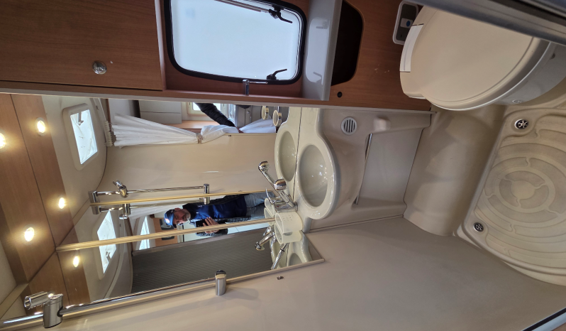 
								CHAUSSON FLASH PERFILADA COMPACTA CAMA TRANSVERSAL ELEVABLE + GARAJE lleno									