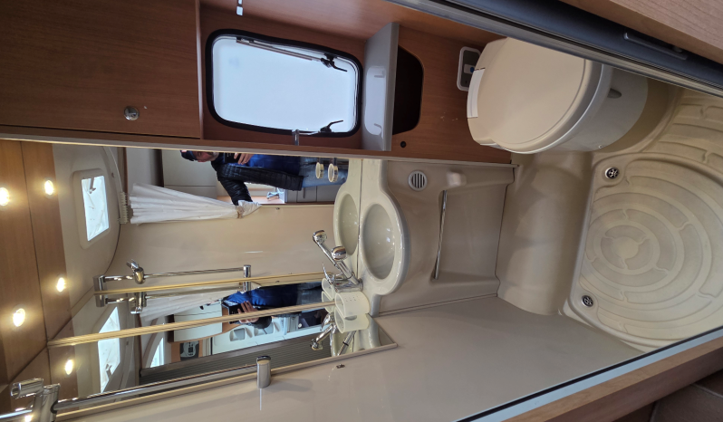 
								CHAUSSON FLASH PERFILADA COMPACTA CAMA TRANSVERSAL ELEVABLE + GARAJE lleno									
