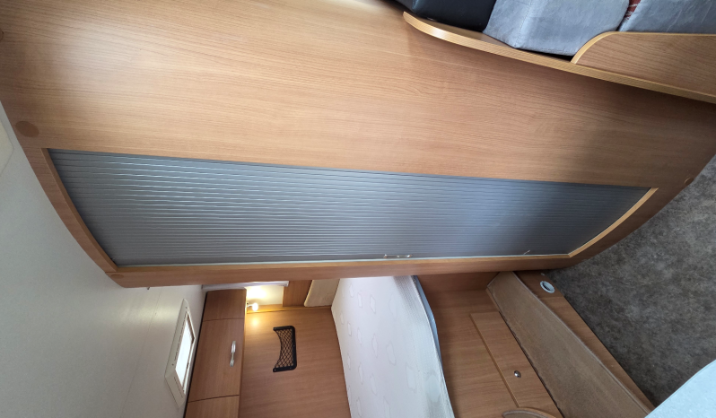 
								CHAUSSON FLASH PERFILADA COMPACTA CAMA TRANSVERSAL ELEVABLE + GARAJE lleno									