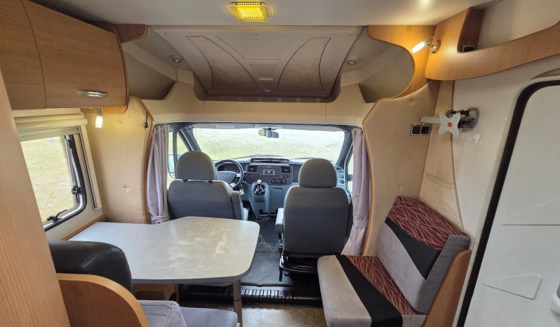 
								CHAUSSON FLASH PERFILADA COMPACTA CAMA TRANSVERSAL ELEVABLE + GARAJE lleno									