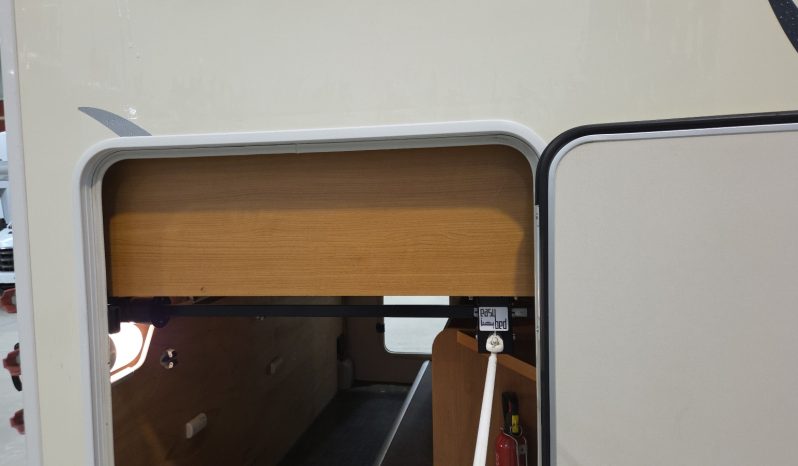 
								CHAUSSON FLASH PERFILADA COMPACTA CAMA TRANSVERSAL ELEVABLE + GARAJE lleno									