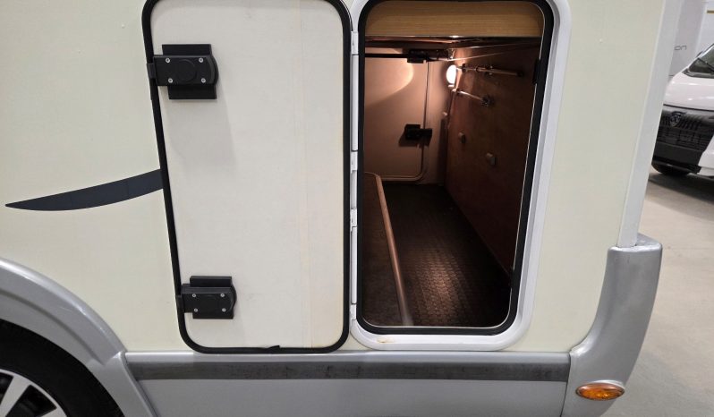 
								CHAUSSON FLASH PERFILADA COMPACTA CAMA TRANSVERSAL ELEVABLE + GARAJE lleno									