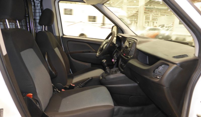 
								Fiat Doblo Cargo Base 1.3 Mjet 66kW 90CV E5 lleno									