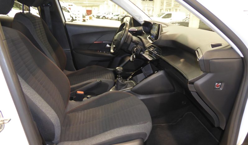 
								Peugeot 2008 Active 100 CV gasolina lleno									