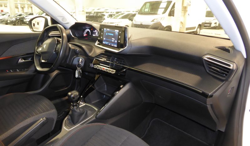 
								Peugeot 2008 Active 100 CV gasolina lleno									