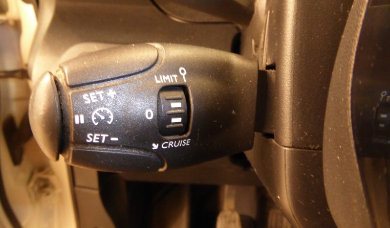 
								PEUGEOT PARTNER Pro Long 1000kg BlueHDi 100 CV  L2H1 FURGON lleno									
