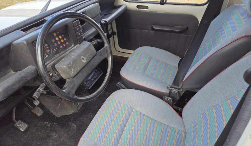 
								Renault R4 F6 combi gasolina 5 plazas lleno									