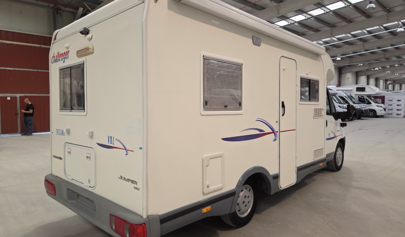 
								TRIGANO CHALLENGER VDL PERFILADA CAMA FRANCESA lleno									
