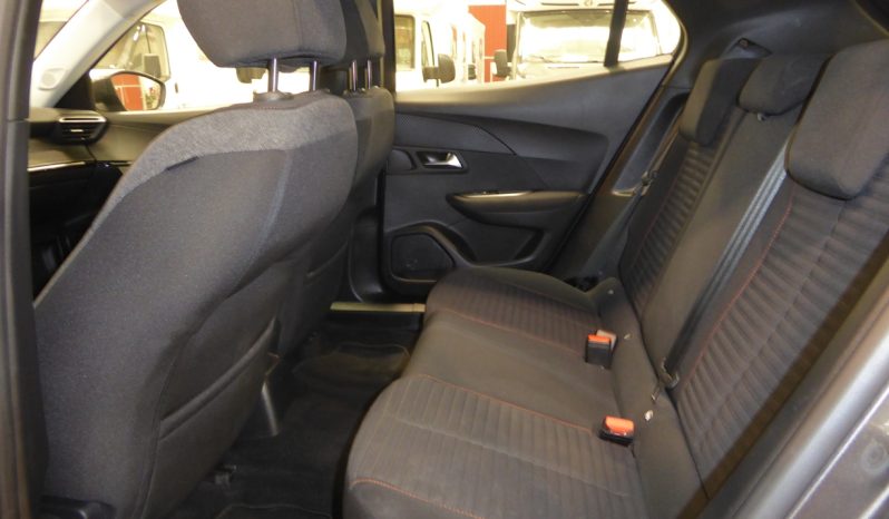 
								Peugeot 2008 Active 100 CV gasolina lleno									