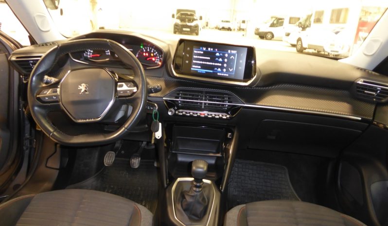 
								Peugeot 2008 Active 100 CV gasolina lleno									