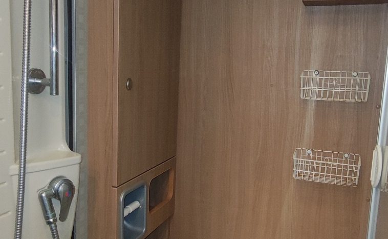 
								BURSTNER AVIANO I 684 INTEGRAL ALTA GAMA, CAMA FRANCESA + Generador lleno									