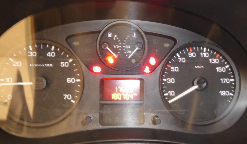 
								PEUGEOT Partner Furgon Confort L1 1.6 BlueHDi 75CV lleno									