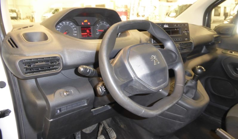 
								PEUGEOT Partner BlueHDi 100 CV lleno									