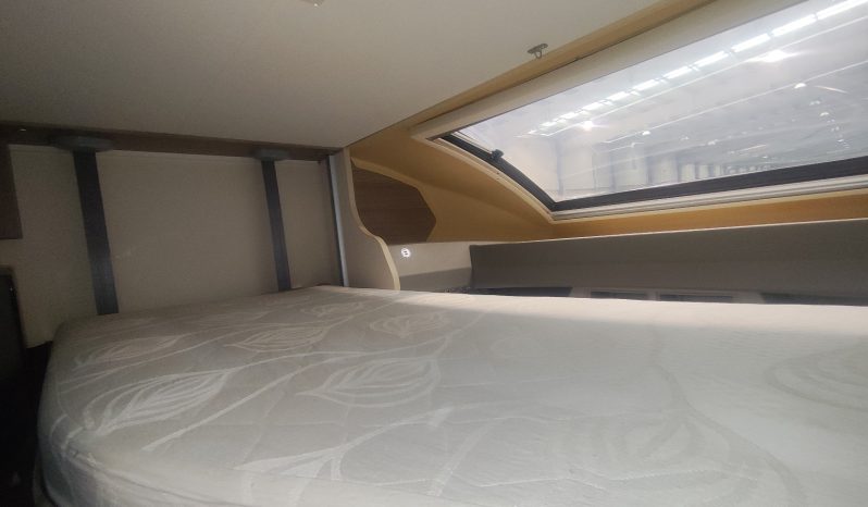 
								CHALLENGER QUARZ 278EB PERFILADA CAMA ISLA, SOLO 6,50 MTS. POCOS KMS lleno									