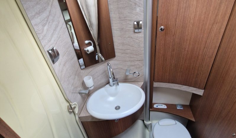 
								BURSTNER NEXXO T 685/7 FIAT DUCATO 3.0 180 CVS PERFILADA CAMA ISLA 6,85 mts ALTA GAMA lleno									