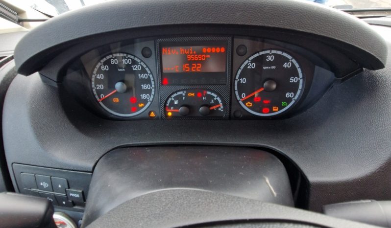 
								BURSTNER NEXXO T 685/7 FIAT DUCATO 3.0 180 CVS PERFILADA CAMA ISLA 6,85 mts ALTA GAMA lleno									