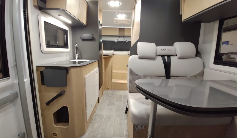 
								GIOTTILINE COMPACT CX66 4P CAMAS GEMELAS, NUEVA + A.A. DUAL POWER 12/220 VOLTS. lleno									