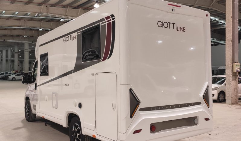 
								GIOTTILINE COMPACT CX66 4P CAMAS GEMELAS, NUEVA + A.A. DUAL POWER 12/220 VOLTS. lleno									