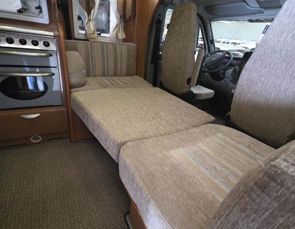 PILOTE EXPLORATEUR P 715 3.0 150 CVS 6.VEL. CAMA ISLA + GENERADOR